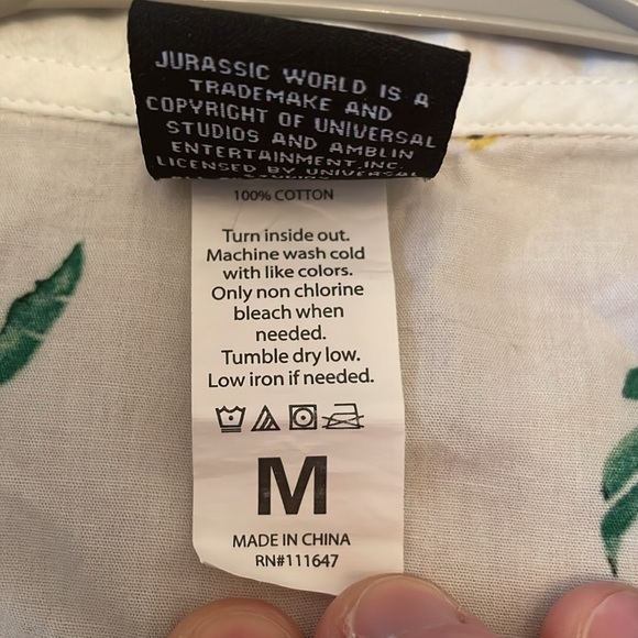 Jurassic Park Men’s Button Down Medium - Picture 6 of 6
